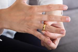 نکات تعیین سایز انگشتر طلا زنانه و مردانه