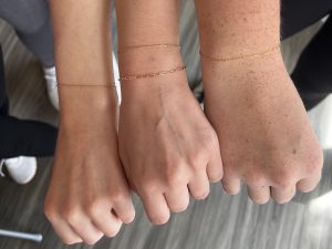 نکات راهنمای انتخاب دستبند زنانه بر مبنای رنگ پوست