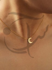بررسی پلاک طلا با طرح های فانتزی ماه